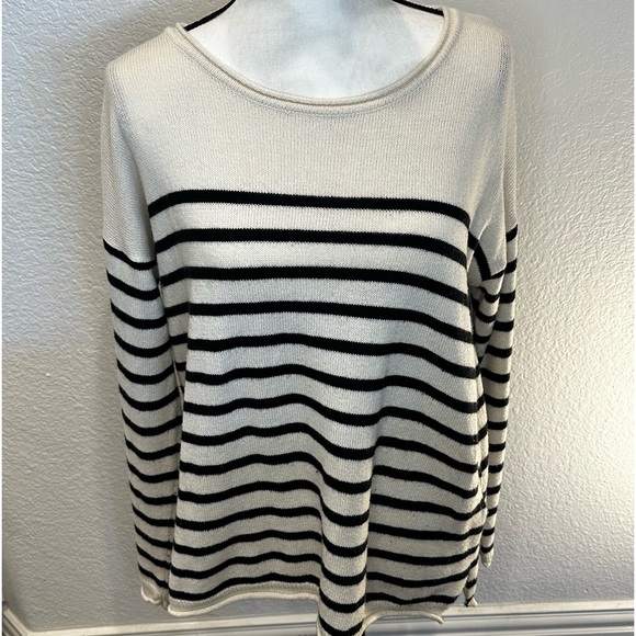 H&M Sweaters - Stripped Sweater